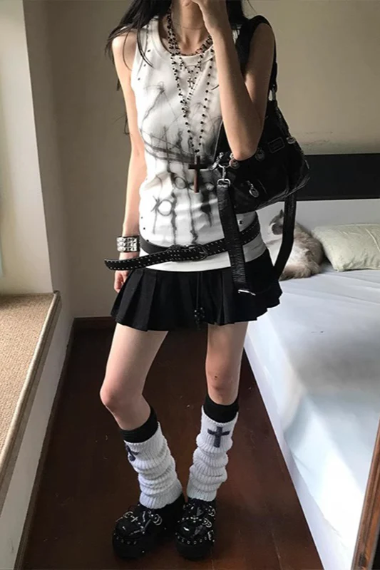 Y2K Punk Slim Fit Tank Top - Image 3